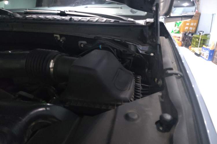Used Lincoln Navigator 2019 3.5T Presidential Series China VI Standard Engine Bay Left