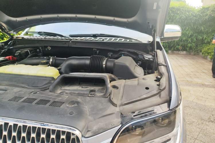 Used Lincoln Navigator 2019 3.5T Presidential Series China VI Standard Engine Bay Left