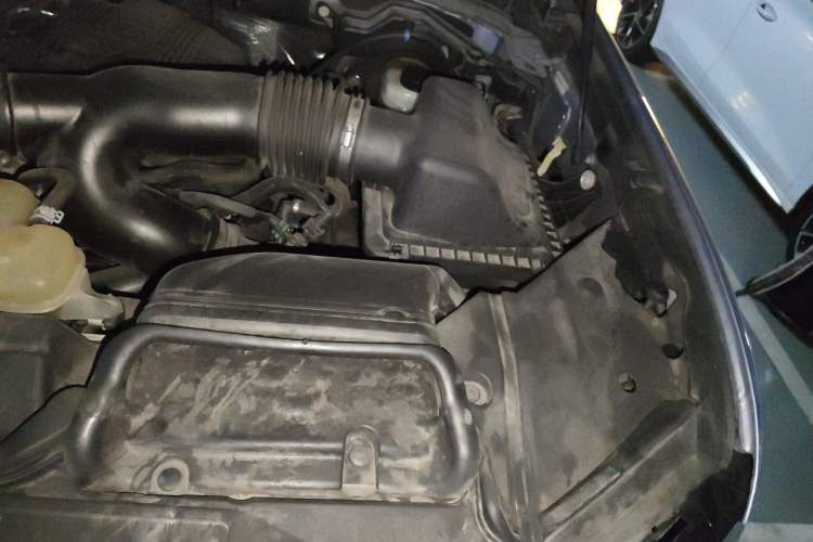 Used Lincoln Navigator 2019 3.5T Presidential Series China VI Standard Engine Bay Left