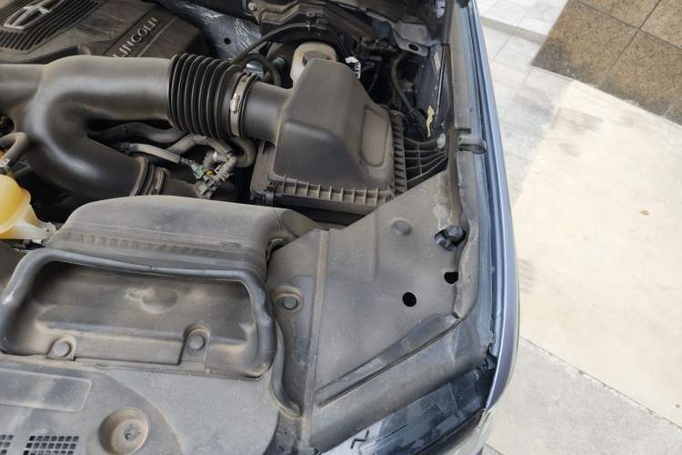 Used Lincoln Navigator 2019 3.5T Presidential Series China VI Standard Engine Bay Left