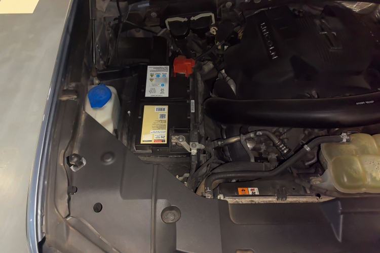 Used Lincoln Navigator 2019 3.5T Presidential Series China VI Standard Engine Bay Right