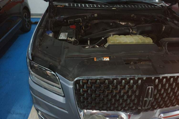 Used Lincoln Navigator 2019 3.5T Presidential Series China VI Standard Engine Bay Right