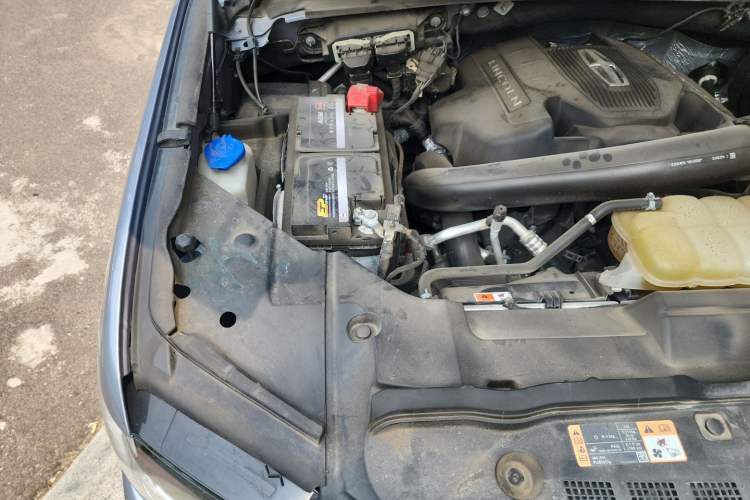 Used Lincoln Navigator 2019 3.5T Presidential Series China VI Standard Engine Bay Right