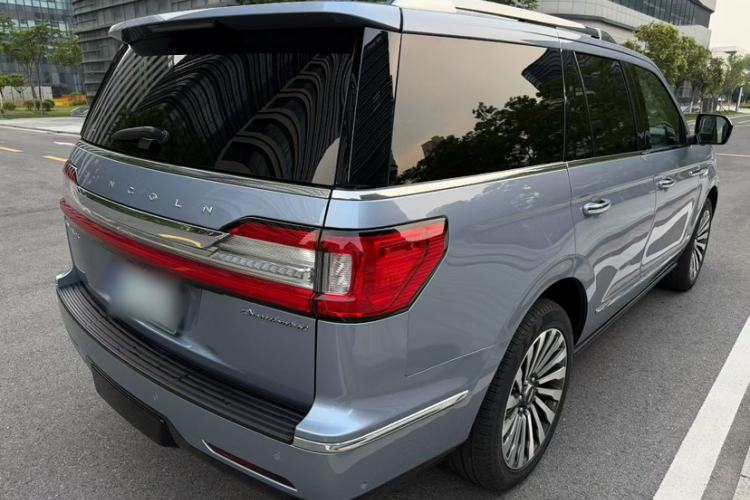 Used Lincoln Navigator 2019 3.5T Presidential Series China VI Standard Exterior 3