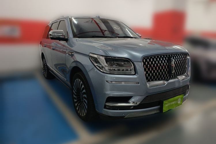 Used Lincoln Navigator 2019 3.5T Presidential Series China VI Standard Front Right 45 Deg