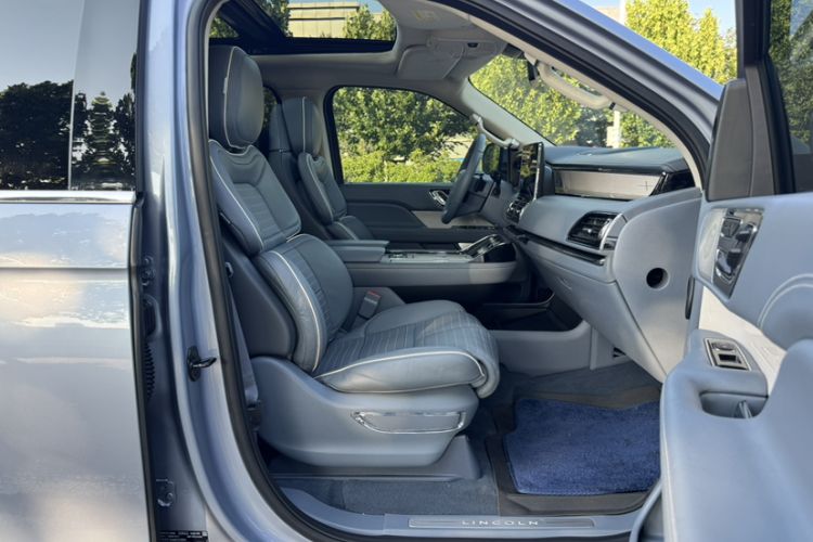 Used Lincoln Navigator 2019 3.5T Presidential Series China VI Standard Interior 1