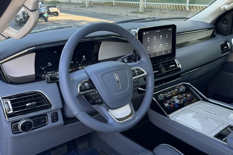 Used Lincoln Navigator 2019 3.5T Presidential Series China VI Standard Interior 3