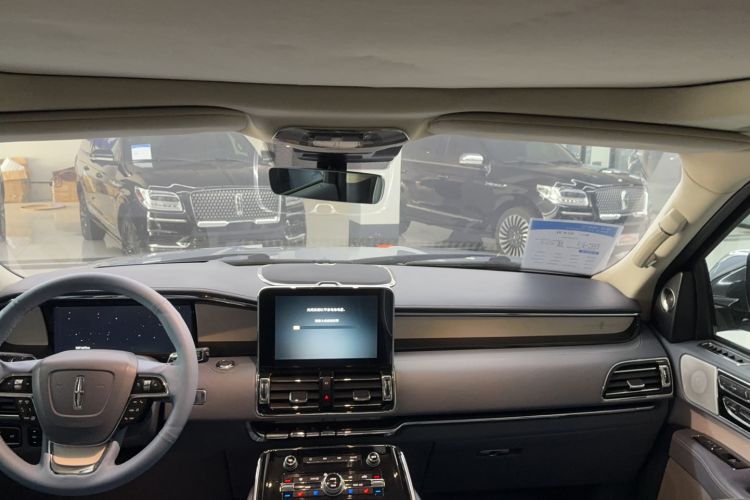 Used Lincoln Navigator 2019 3.5T Presidential Series China VI Standard Interior 3