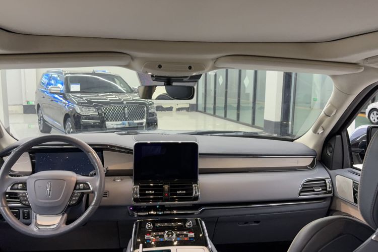 Used Lincoln Navigator 2019 3.5T Presidential Series China VI Standard Interior 3