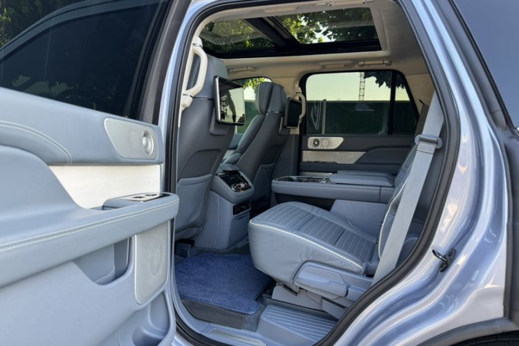 Used Lincoln Navigator 2019 3.5T Presidential Series China VI Standard Interior 4