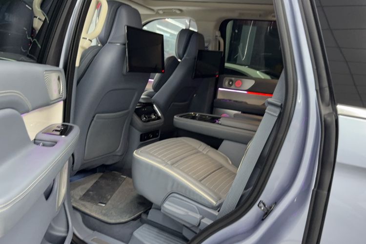 Used Lincoln Navigator 2019 3.5T Presidential Series China VI Standard Interior 4
