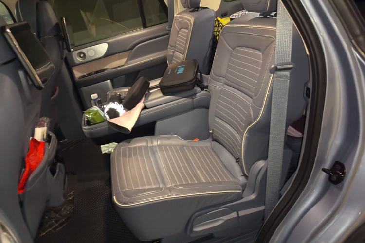 Used Lincoln Navigator 2019 3.5T Presidential Series China VI Standard Left Rear Seat