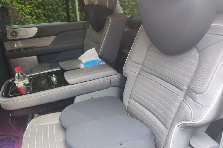 Used Lincoln Navigator 2019 3.5T Presidential Series China VI Standard Left Rear Seat