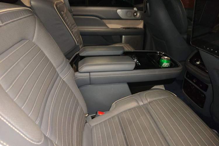 Used Lincoln Navigator 2019 3.5T Presidential Series China VI Standard Left Rear Seat