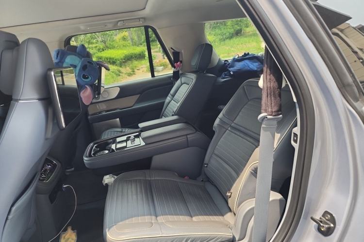 Used Lincoln Navigator 2019 3.5T Presidential Series China VI Standard Left Rear Seat