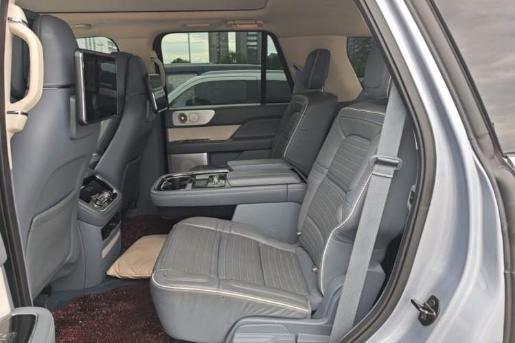 Used Lincoln Navigator 2019 3.5T Prestige Version China VI Standard Left Rear Seat