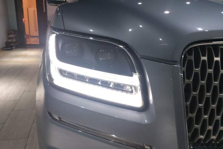 Used Lincoln Navigator 2019 3.5T Presidential Series China VI Standard Right Front Headlight