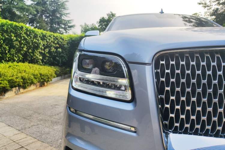 Used Lincoln Navigator 2019 3.5T Presidential Series China VI Standard Right Front Headlight