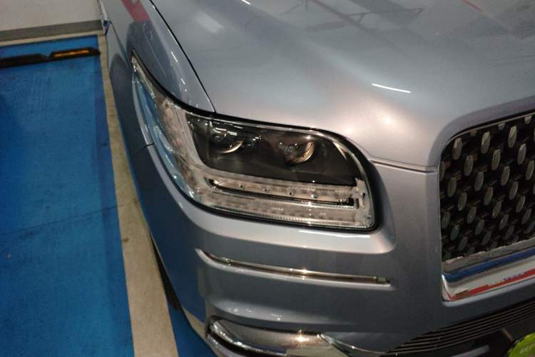 Used Lincoln Navigator 2019 3.5T Presidential Series China VI Standard Right Front Headlight