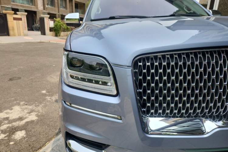 Used Lincoln Navigator 2019 3.5T Presidential Series China VI Standard Right Front Headlight