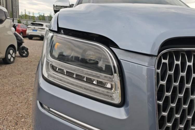 Used Lincoln Navigator 2019 3.5T Prestige Version China VI Standard Right Front Headlight