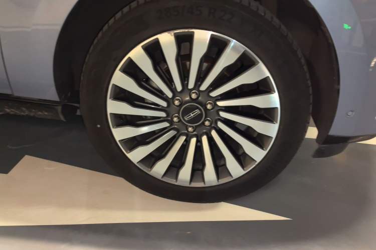 Used Lincoln Navigator 2019 3.5T Presidential Series China VI Standard Right Front Wheel Hub