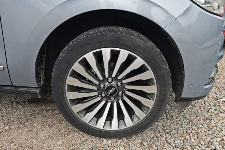 Used Lincoln Navigator 2019 3.5T Prestige Version China VI Standard Right Front Wheel Hub