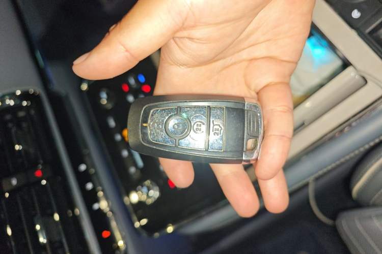 Used Lincoln Navigator 2019 3.5T Presidential Series China VI Standard Vehicle Key