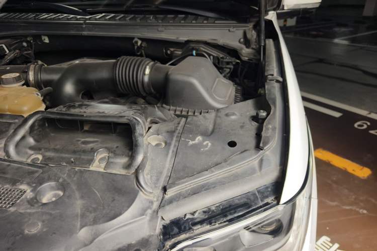 Used Lincoln Navigator 2019 3.5T Prestige Version China VI Standard Engine Bay Left
