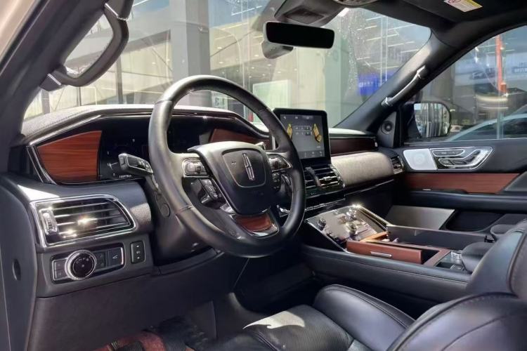 Used Lincoln Navigator 2019 3.5T Prestige Version China VI Standard Interior 1