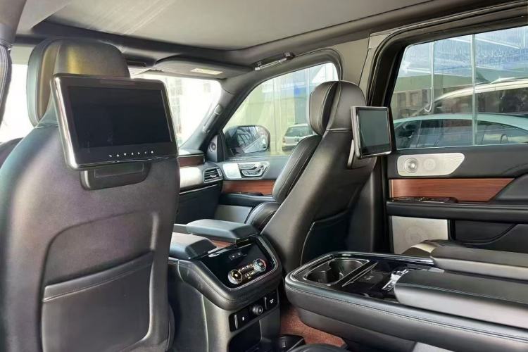 Used Lincoln Navigator 2019 3.5T Prestige Version China VI Standard Interior 3