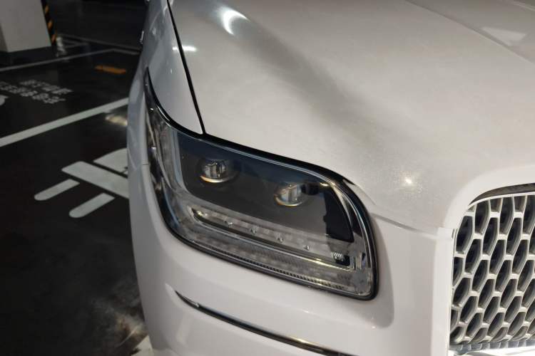 Used Lincoln Navigator 2019 3.5T Prestige Version China VI Standard Right Front Headlight