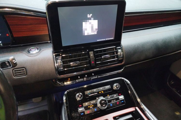 Used Lincoln Navigator 2020 3.5T Prestige Edition Audio And AC Panel