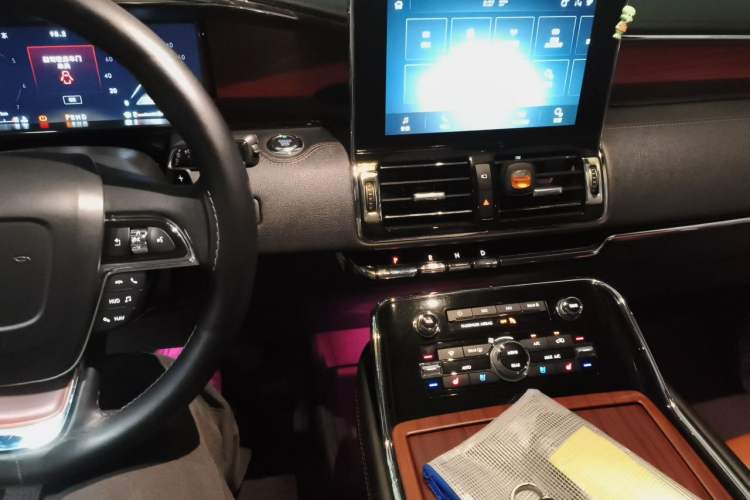Used Lincoln Navigator 2020 3.5T Prestige Edition Audio And AC Panel