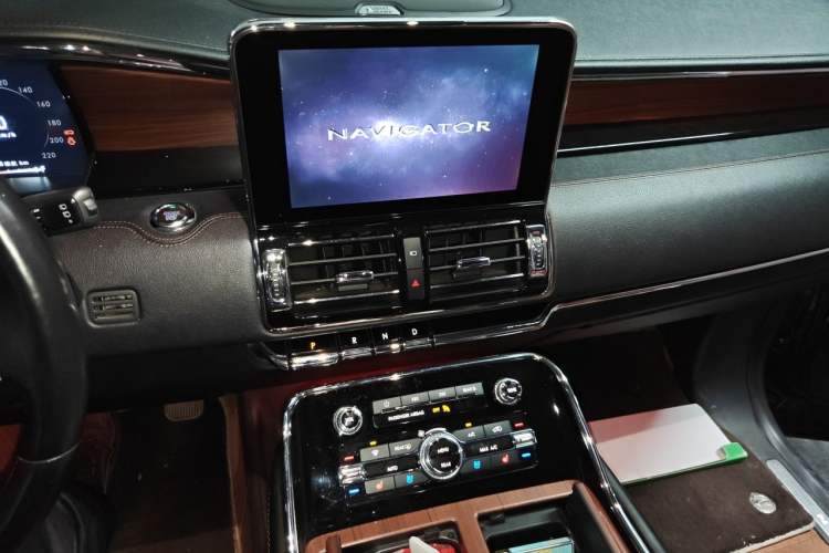 Used Lincoln Navigator 2020 3.5T Prestige Edition Audio And AC Panel