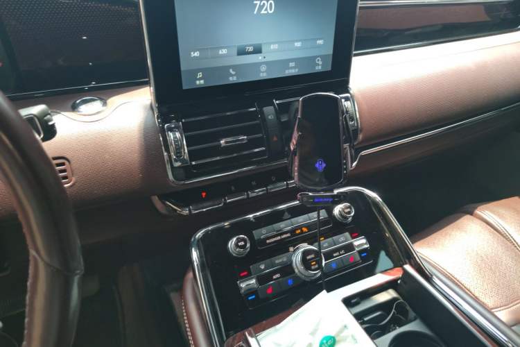 Used Lincoln Navigator 2020 3.5T Long-Wheelbase Presidential Edition Audio And AC Panel