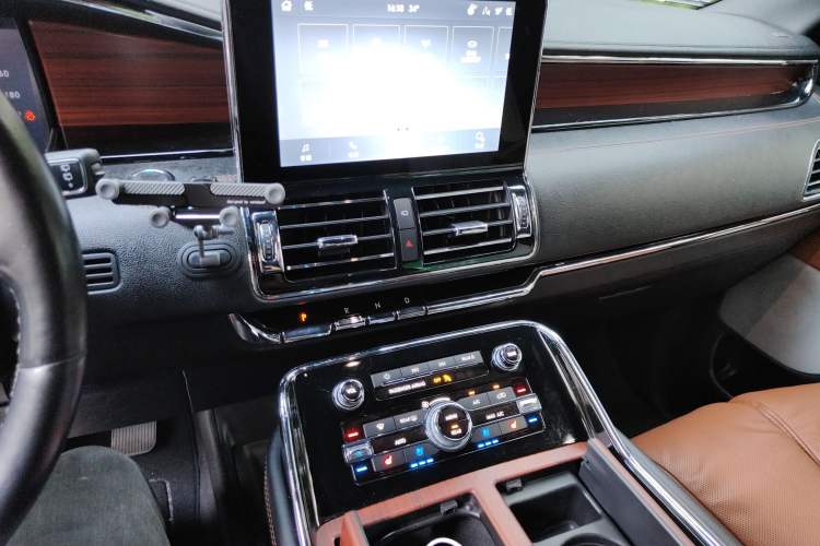 Used Lincoln Navigator 2020 3.5T Prestige Edition Audio And AC Panel