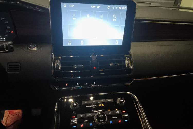 Used Lincoln Navigator 2020 3.5T Prestige Edition Audio And AC Panel