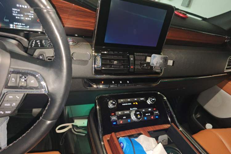 Used Lincoln Navigator 2020 3.5T Prestige Edition Audio And AC Panel