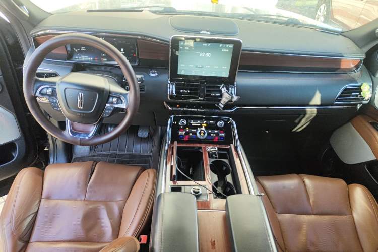 Used Lincoln Navigator 2020 3.5T Prestige Edition Center Console