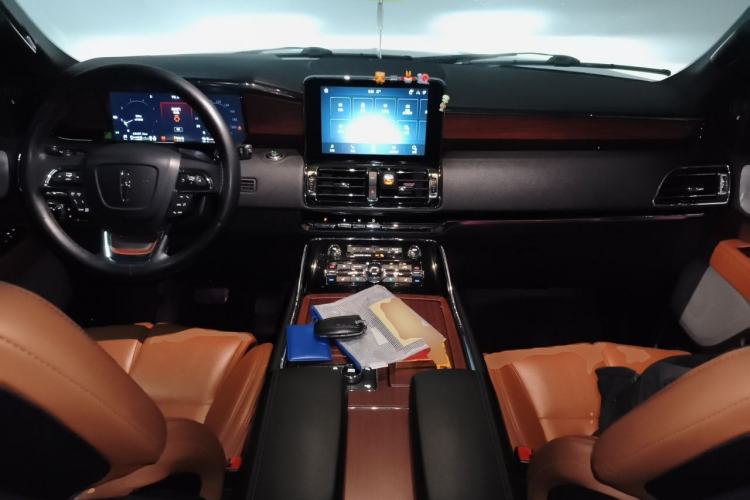 Used Lincoln Navigator 2020 3.5T Prestige Edition Center Console