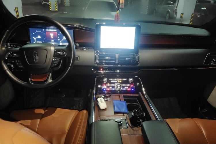 Used Lincoln Navigator 2020 3.5T Prestige Edition Center Console