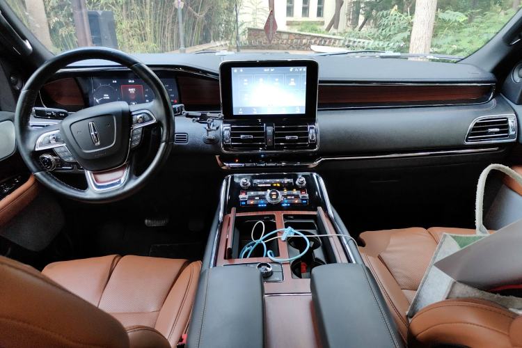 Used Lincoln Navigator 2020 3.5T Prestige Edition Center Console