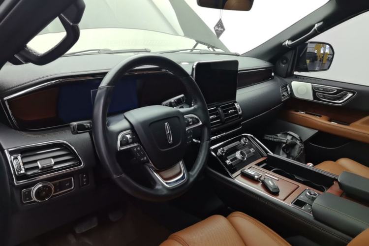 Used Lincoln Navigator 2020 3.5T Prestige Edition Center Console