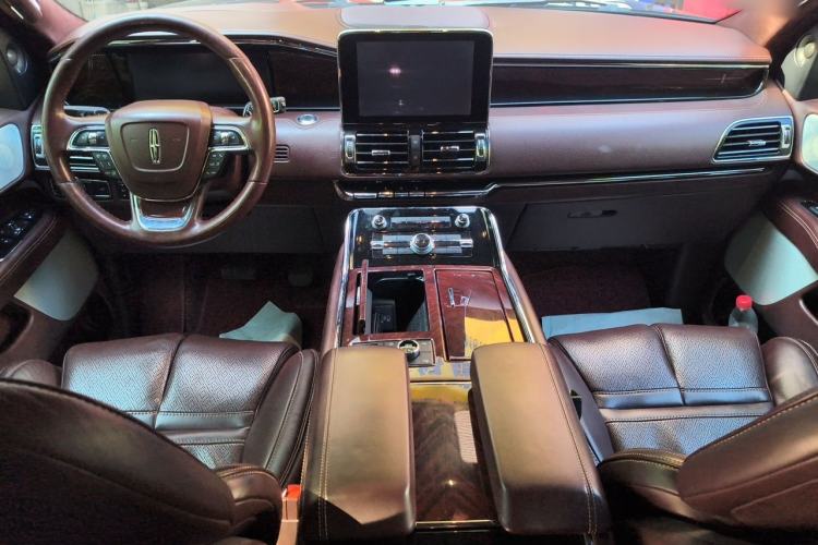 Used Lincoln Navigator 2020 3.5T Presidential Series Center Console