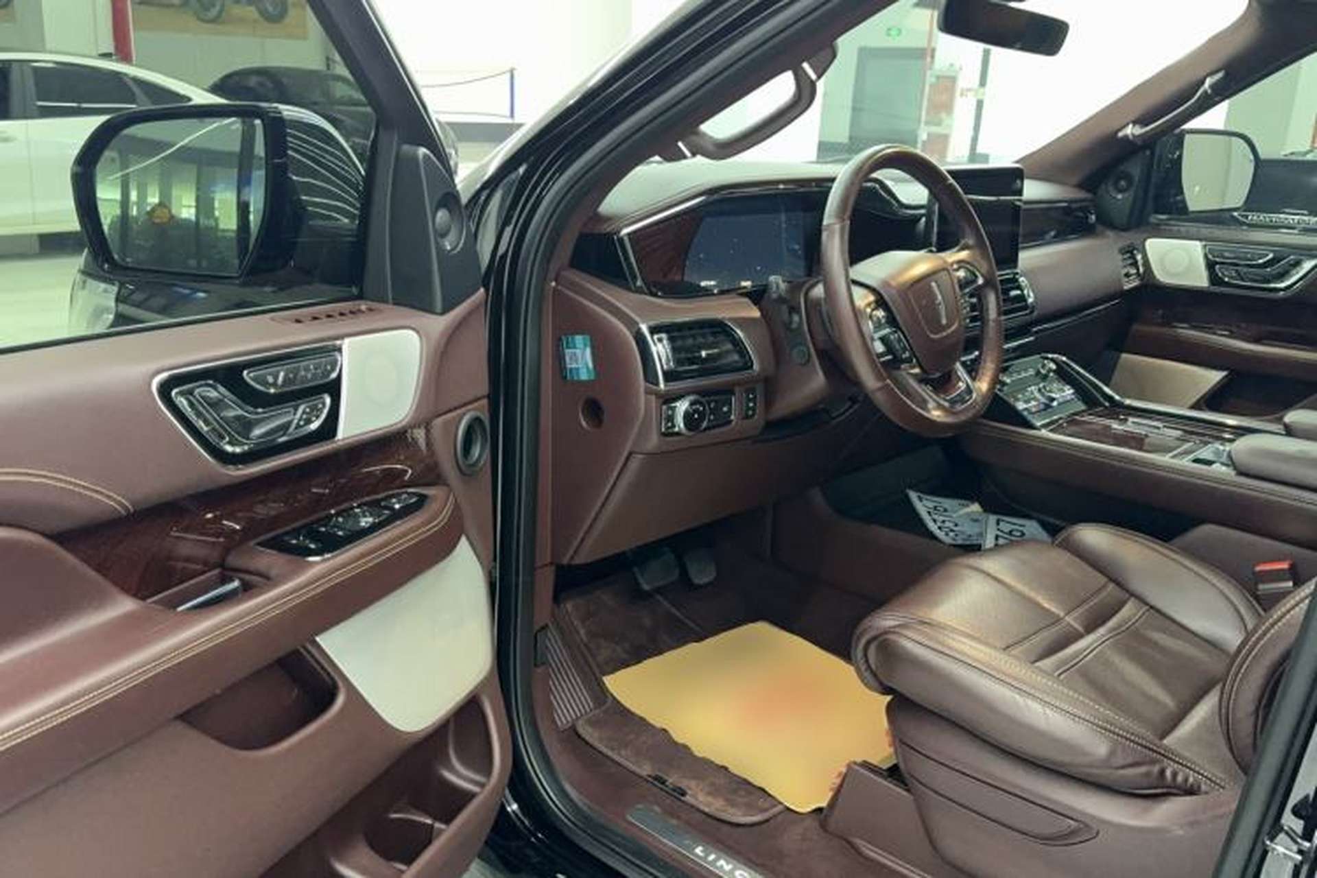 Used Lincoln Navigator 2020 3.5T Presidential Series Driver Seat