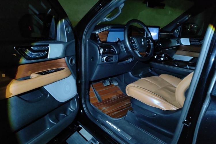 Used Lincoln Navigator  Driver Seat