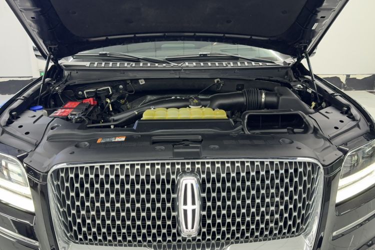 Used Lincoln Navigator 2020 3.5T Presidential Series Engine Bay