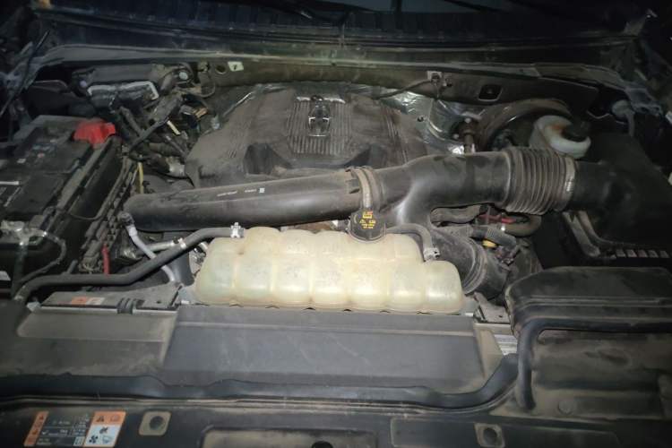 Used Lincoln Navigator 2020 3.5T Presidential Series Engine Bay