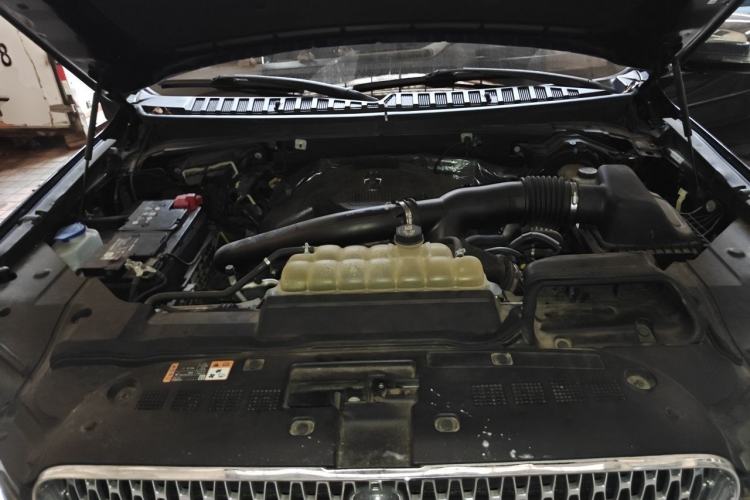 Used Lincoln Navigator 2020 3.5T Long-Wheelbase Presidential Edition Engine Bay